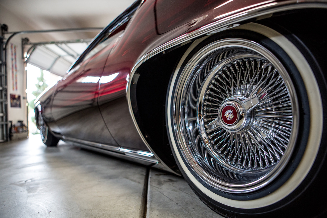 DETAIL — WIRE WHEEL AND WHITEWALL ON THE ELDORADO