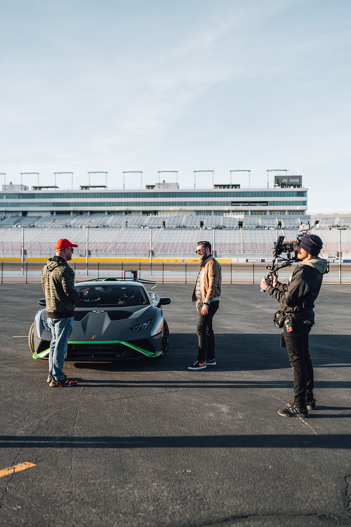 HURACÁN STO ON THE OVAL APRON — SETTING THE OPENING BEAT